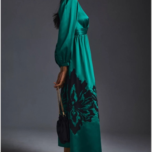 ANTHROPOLOGIE 1X NWT NIKASHA  EMBROIDERED SATIN DRESS GREEN MAXI - Picture 5 of 8
